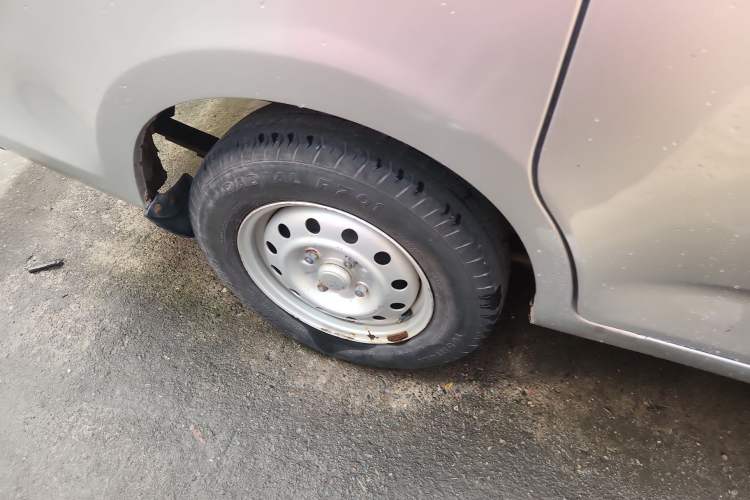 Used Wuling Rongguang V 2015 1.2L Practical Model Right Rear Wheel Hub