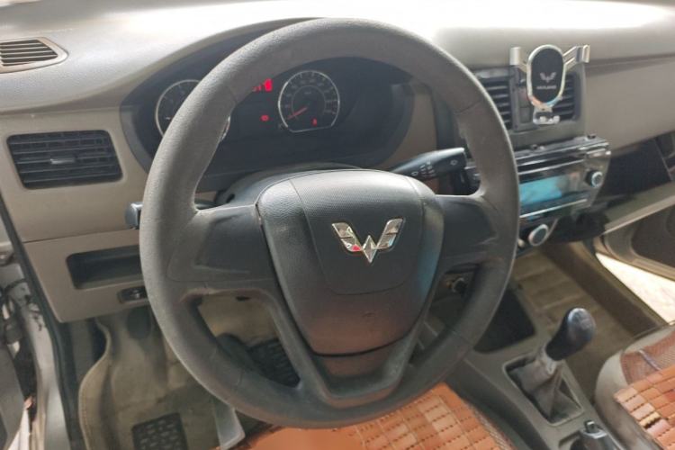 Used Wuling Rongguang V 2015 1.5L Practical Version Steering Wheel