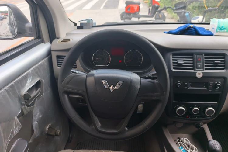 Used Wuling Rongguang V 2015 1.5L Practical Version Steering Wheel
