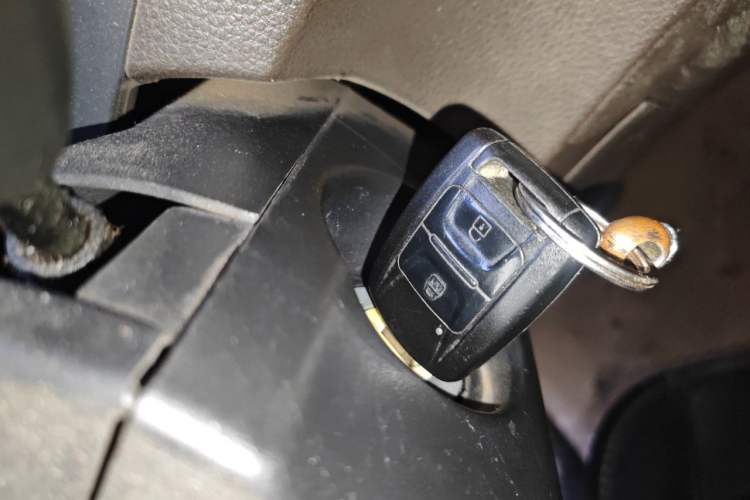 Used Wuling Rongguang V 2015 1.5L Standard Version Vehicle Key