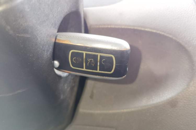 Used Wuling Rongguang V 2015 1.2L Practical Model Vehicle Key