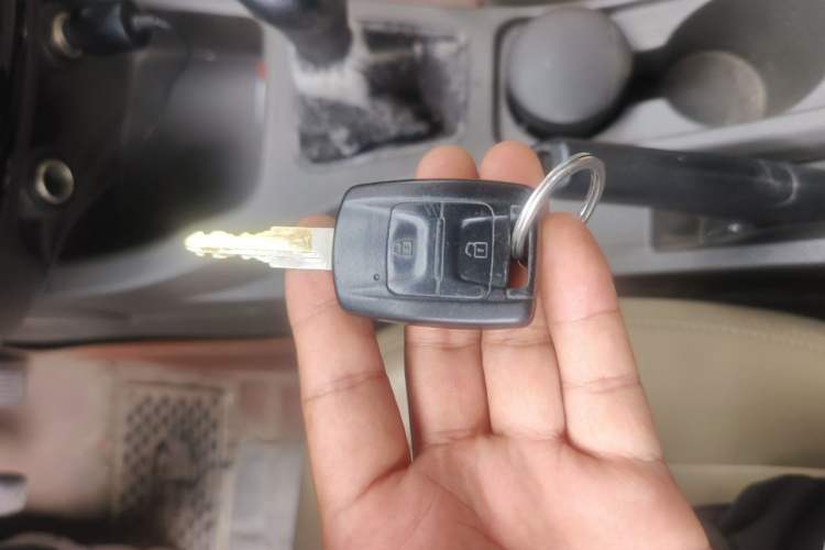 Used Wuling Rongguang V 2015 1.5L Standard Version Vehicle Key