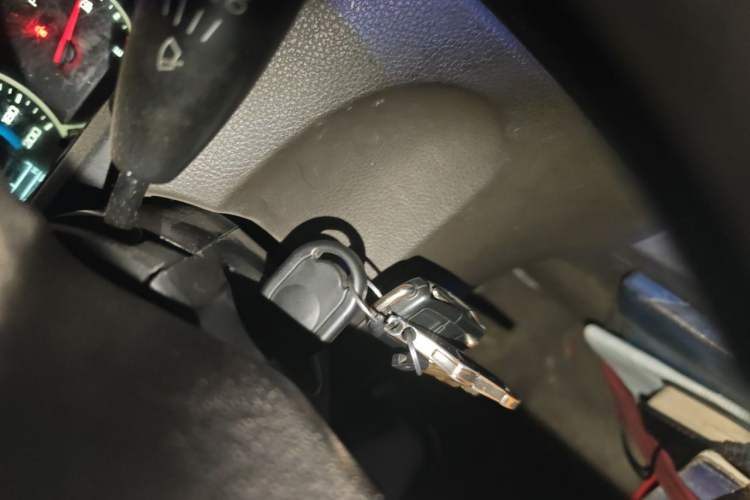 Used Wuling Rongguang V 2015 1.2L Standard Version Vehicle Key