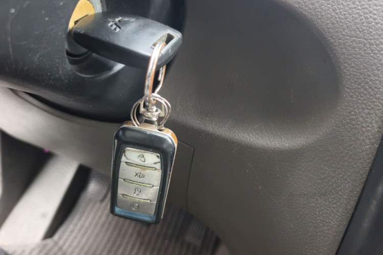 Used Wuling Rongguang V 2015 1.5L Practical Version Vehicle Key