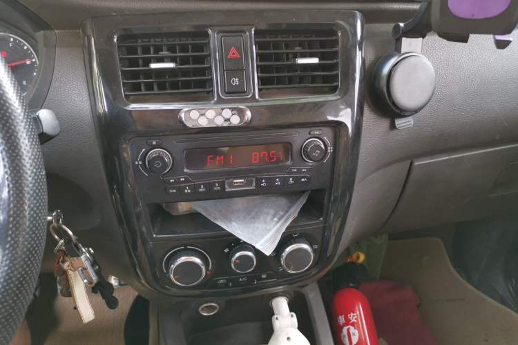 Used Wuling Rongguang V 2015 1.5L Practical Version Audio And AC Panel