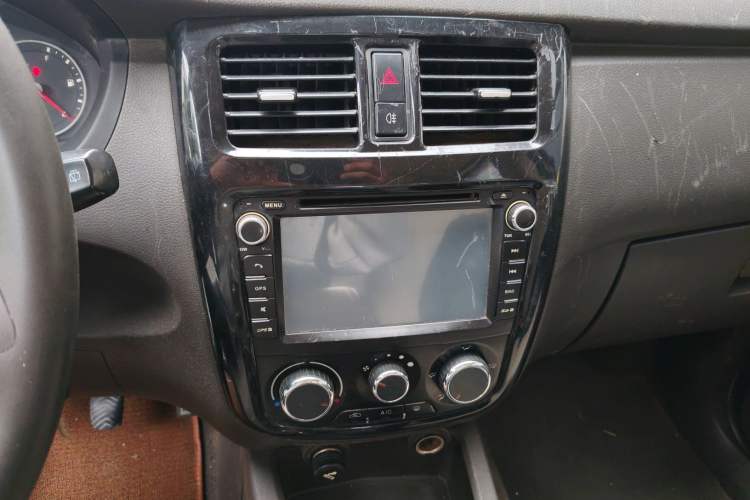 Used Wuling Rongguang V 2015 1.2L Standard Version Audio And AC Panel