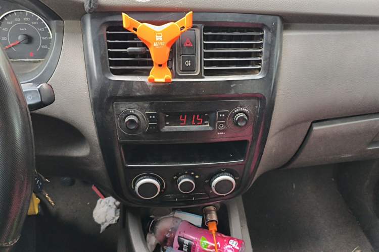 Used Wuling Rongguang V 2015 1.5L Practical Version Audio And AC Panel