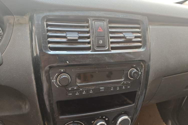 Used Wuling Rongguang V 2015 1.2L Standard Version Audio And AC Panel