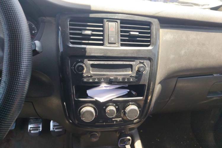 Used Wuling Rongguang V 2015 1.5L Base Version Audio And AC Panel