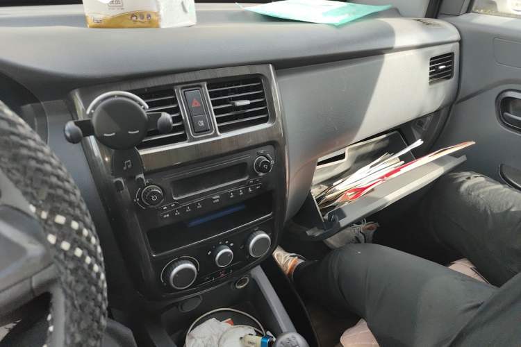 Used Wuling Rongguang V 2015 1.2L Base Version Audio And AC Panel