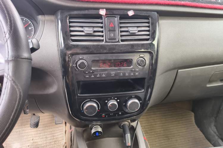 Used Wuling Rongguang V 2015 1.2L Standard Version Audio And AC Panel