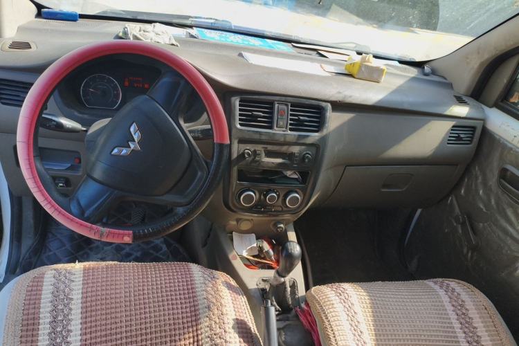 Used Wuling Rongguang V 2015 1.2L Practical Model Center Console