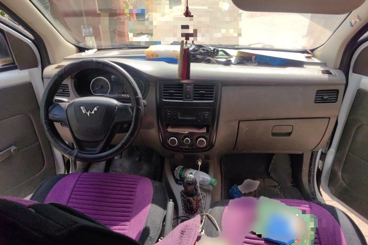 Used Wuling Rongguang V 2015 1.2L Practical Model Center Console