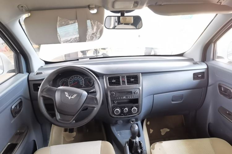 Used Wuling Rongguang V 2015 1.5L Base Version Center Console