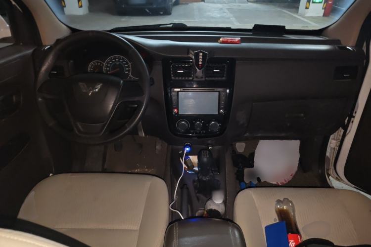 Used Wuling Rongguang V 2015 1.5L Standard Version Center Console