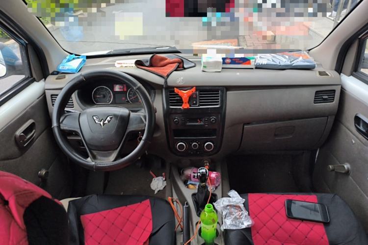 Used Wuling Rongguang V 2015 1.5L Practical Version Center Console