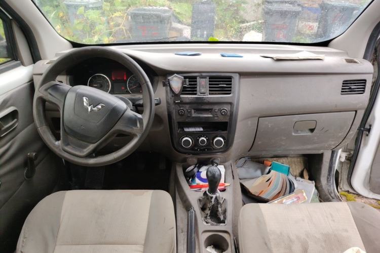 Used Wuling Rongguang V 2015 1.2L Practical Model Center Console