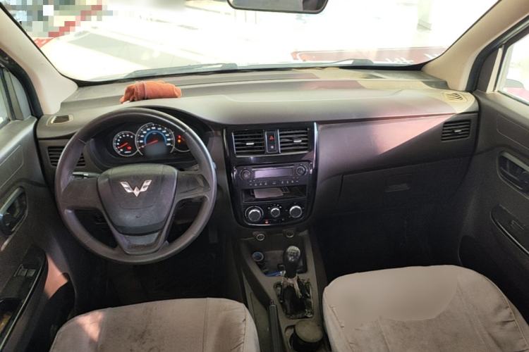 Used Wuling Rongguang V 2015 1.2L Standard Version Center Console