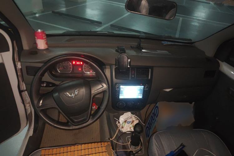 Used Wuling Rongguang V 2015 1.5L Practical Version Center Console