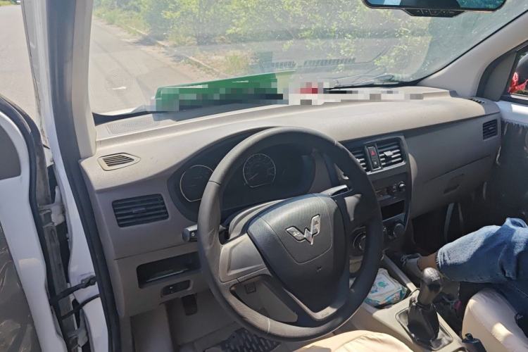 Used Wuling Rongguang V 2015 1.5L Practical Version Center Console