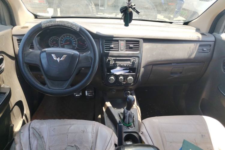 Used Wuling Rongguang V 2015 1.5L Base Version Center Console