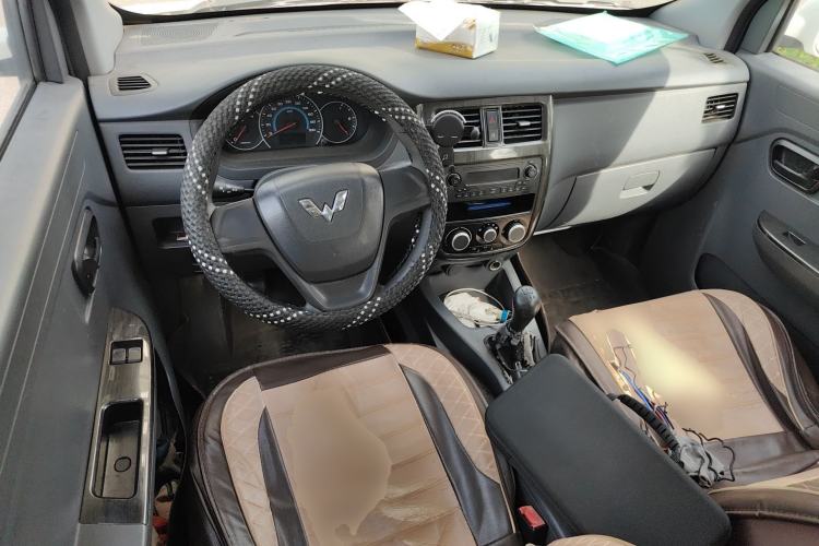 Used Wuling Rongguang V 2015 1.2L Base Version Center Console