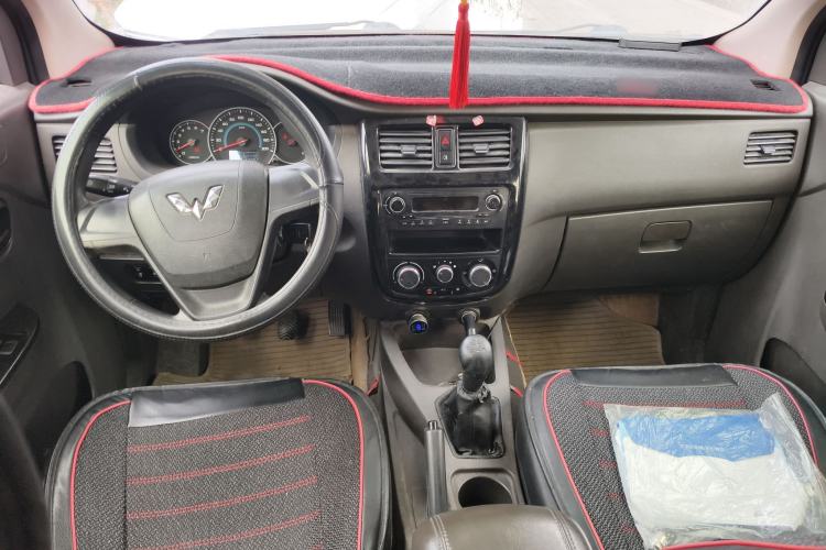 Used Wuling Rongguang V 2015 1.2L Standard Version Center Console