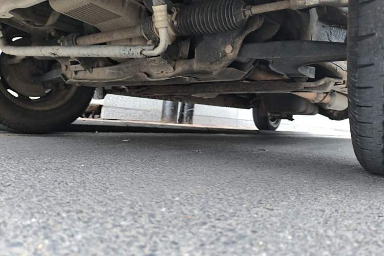 Used Wuling Rongguang V 2015 1.5L Practical Version Chassis Front Left