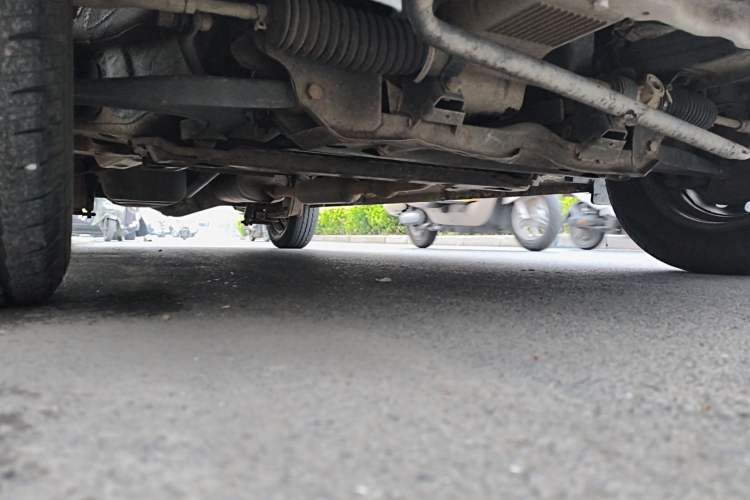 Used Wuling Rongguang V 2015 1.5L Practical Version Chassis Front Right