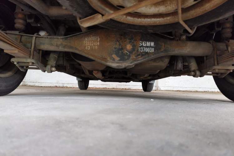 Used Wuling Rongguang V 2015 1.5L Practical Version Chassis Rear