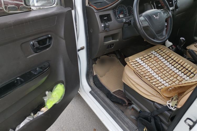 Used Wuling Rongguang V 2015 1.5L Practical Version Driver Seat