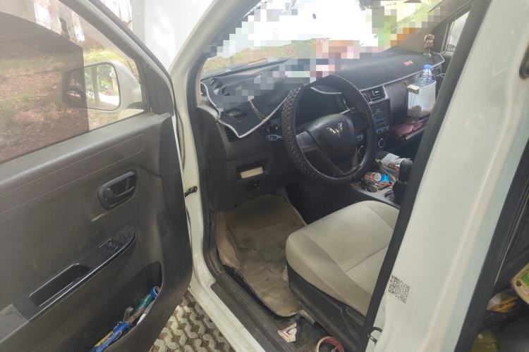 Used Wuling Rongguang V 2015 1.5L Practical Version Driver Seat