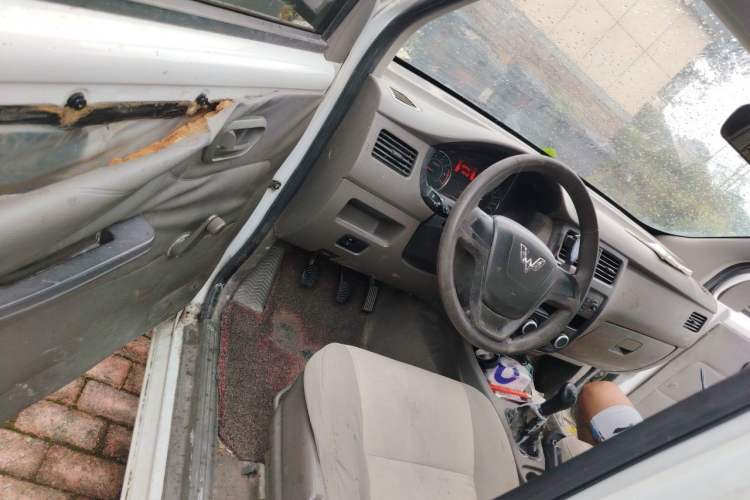 Used Wuling Rongguang V 2015 1.2L Practical Model Driver Seat