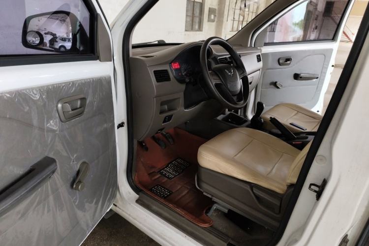 Used Wuling Rongguang V 2015 1.5L Practical Version Driver Seat