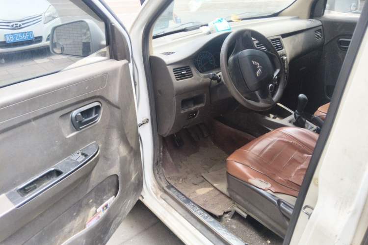 Used Wuling Rongguang V 2015 1.5L Standard Version Driver Seat