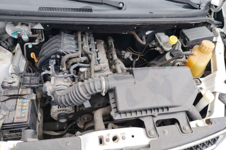 Used Wuling Rongguang V 2015 1.2L Standard Version Engine Bay