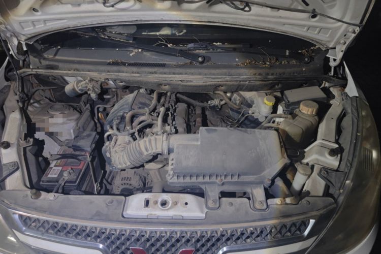 Used Wuling Rongguang V 2015 1.2L Standard Version Engine Bay