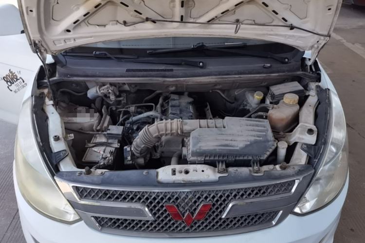 Used Wuling Rongguang V 2015 1.5L Base Version Engine Bay