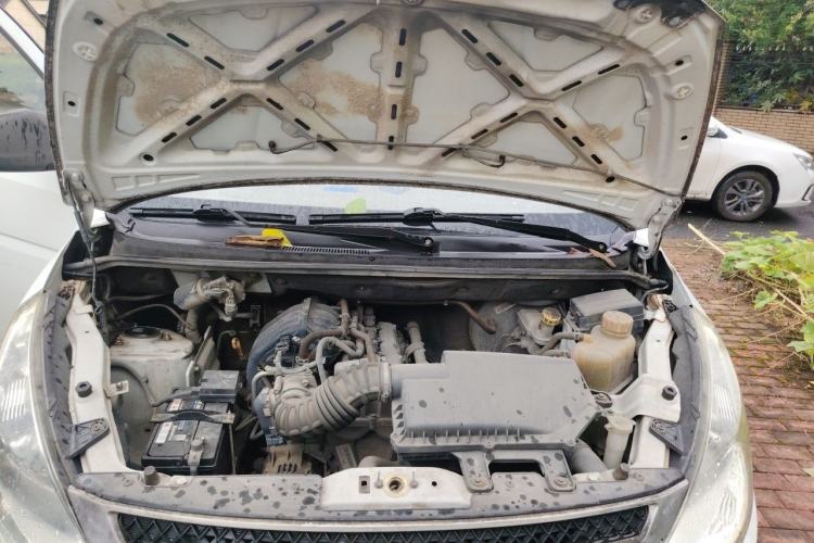 Used Wuling Rongguang V 2015 1.2L Practical Model Engine Bay