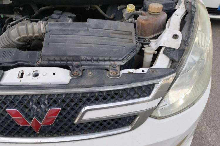 Used Wuling Rongguang V 2015 1.5L Practical Version Engine Bay Left