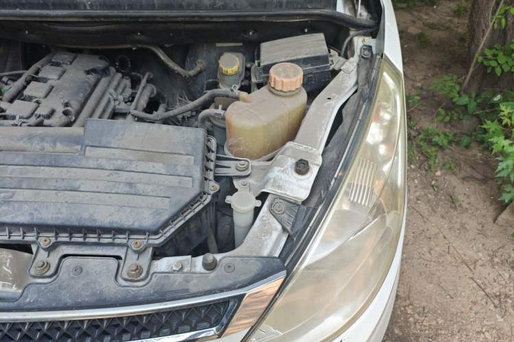 Used Wuling Rongguang V 2015 1.5L Standard Version Engine Bay Left