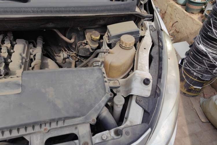 Used Wuling Rongguang V 2015 1.2L Practical Model Engine Bay Left