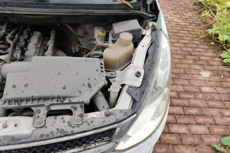 Used Wuling Rongguang V 2015 1.2L Practical Model Engine Bay Left