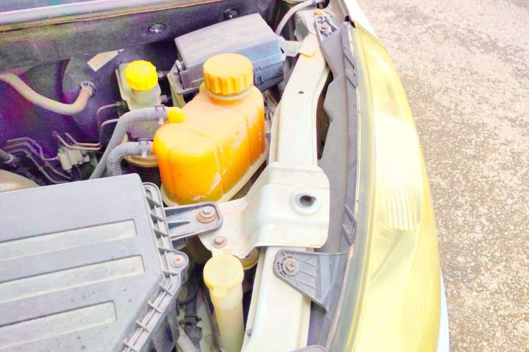 Used Wuling Rongguang V 2015 1.2L Practical Model Engine Bay Left