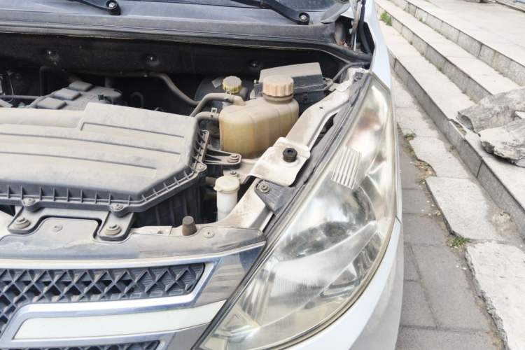 Used Wuling Rongguang V 2015 1.5L Standard Version Engine Bay Left