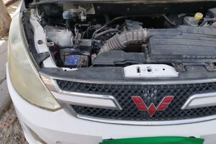 Used Wuling Rongguang V 2015 1.5L Practical Version Engine Bay Right