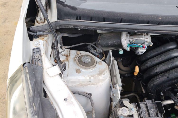 Used Wuling Rongguang V 2015 1.2L Standard Version Engine Bay Right