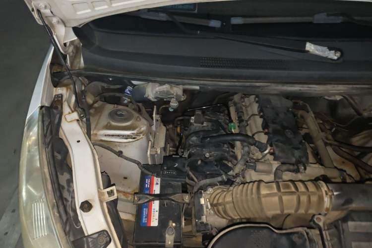 Used Wuling Rongguang V 2015 1.5L Standard Version Engine Bay Right