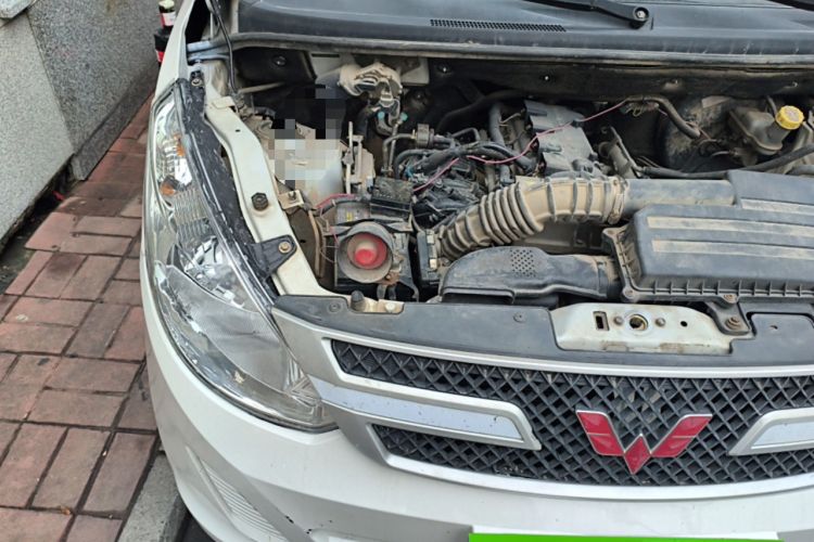 Used Wuling Rongguang V 2015 1.5L Practical Version Engine Bay Right