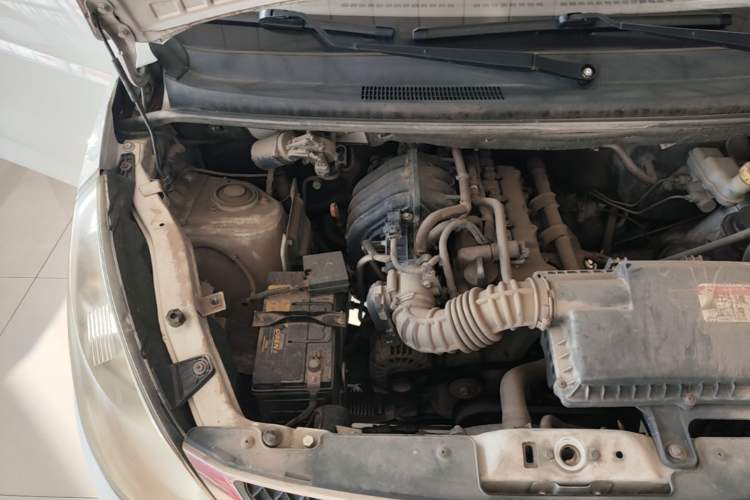 Used Wuling Rongguang V 2015 1.2L Standard Version Engine Bay Right